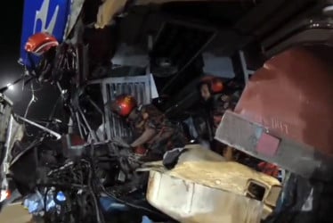 পদ্মা সেতুতে বাস-ট্রাকের সংঘর্ষে দুইজন নিহত