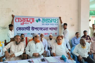 বেতাগীতে বসুন্ধরা শুভসংঘের আয়োজনে ডেঙ্গু প্রতিরোধে স্থানীয় জনসাধারণকে সচেতনতা