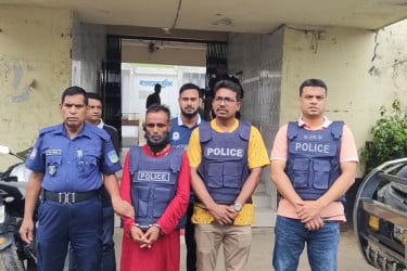 মাত্র ৫০০ টাকার জন্য স্ত্রীকে হত্যা, স্বামী গ্রেফতার