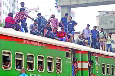 ফিরতি ঈদযাত্রায় দীর্ঘ ভোগান্তি