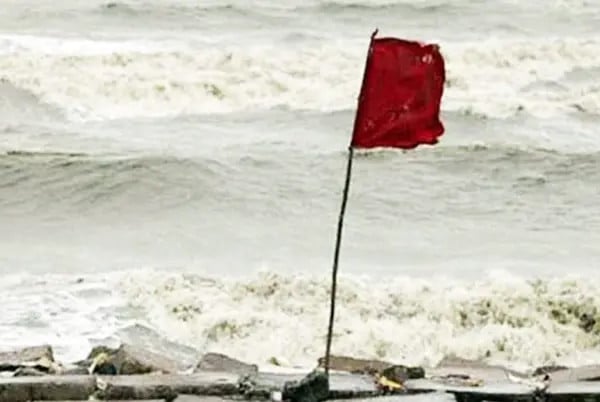 ১৩ অঞ্চলের নদীবন্দরে এক নম্বর সতর্কতা সংকেত