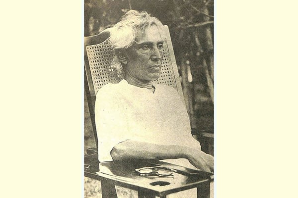 বিখ্যাতদের কাণ্ড