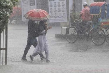 দুপুরের মধ্যে ১০ জেলায় ঝড়-বৃষ্টির আভাস