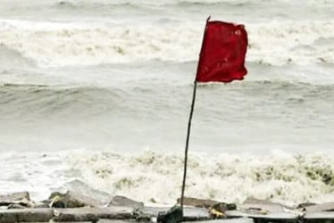 ১৩ অঞ্চলের নদীবন্দরে এক নম্বর সতর্কতা সংকেত