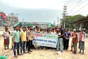 মানিকগঞ্জে ছিন্নমূল ও আশ্রয়হীন মানুষের মাঝে শুভসংঘের খাবার বিতরণ