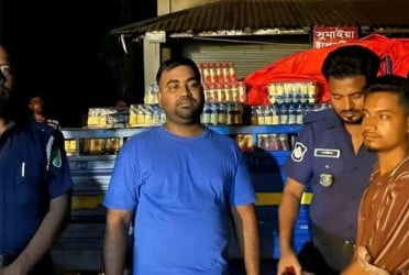 নেত্রকোনায় ভারতীয় পণ্যসহ আটক ২