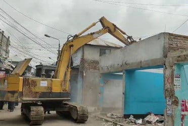 গোপালগঞ্জে অবৈধ স্থাপনা উচ্ছেদ