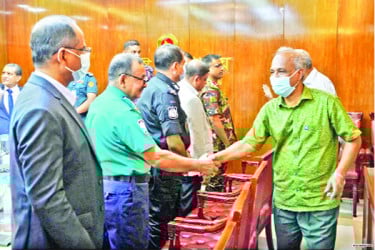 খুলেছে অফিস-আদালত প্রথম দিনে ঈদের আমেজ