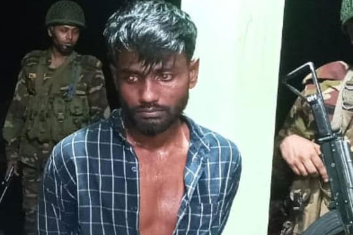 চলন্ত বাসে কলেজছাত্রীকে পালাক্রমে ধর্ষণ, চালক আটক