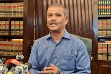 সরকারি চাকরি অধ্যাদেশ পুনর্বিবেচনার সুযোগ আছে : আইন উপদেষ্টা