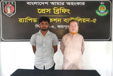 জয়পুরহাটে কষ্টিপাথরের বিষ্ণুমূর্তিসহ গ্রেফতার ২
