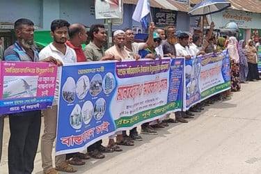 বগুড়ায় উন্নয়নের দাবীতে মানববন্ধন ও স্মারকলিপি প্রদান