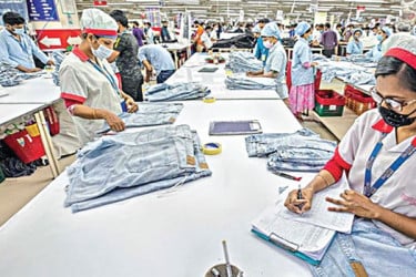 ব্র্যান্ড দূষণ বাড়াচ্ছে ৪০ শতাংশ ফ্যাশন