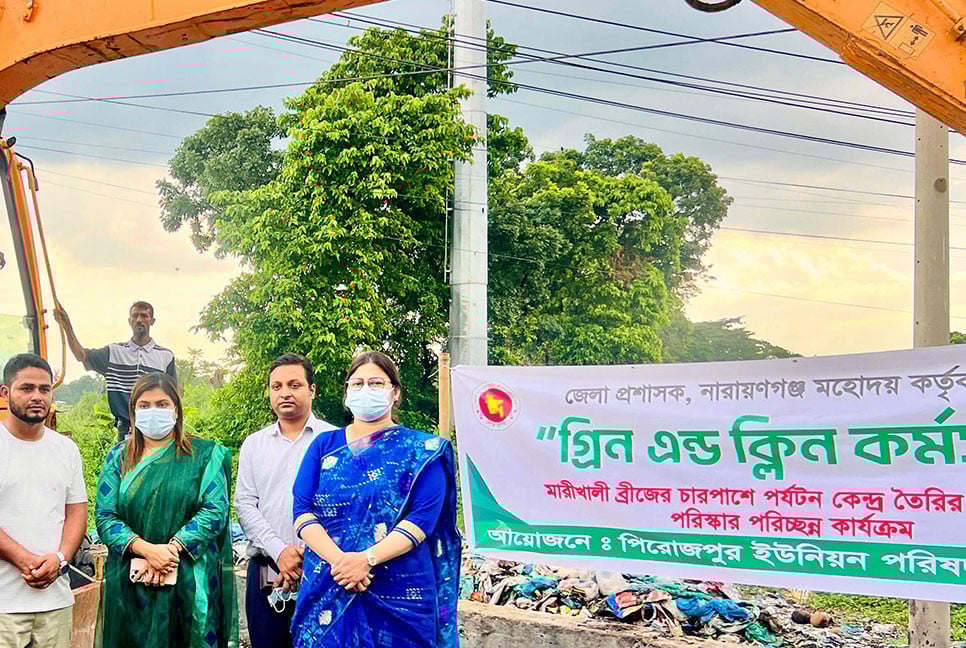 সোনারগাঁয়ে মহাসড়কের পাশে ময়লার ভাগাড় হচ্ছে পর্যটন কেন্দ্র ও ফুলবাগান