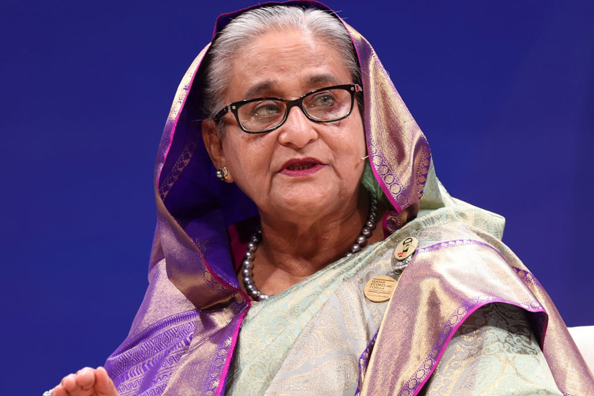 শেখ হাসিনাকে আত্মসমর্পণের নিদের্শ দিয়ে পত্রিকায় বিজ্ঞপ্তি প্রকাশ