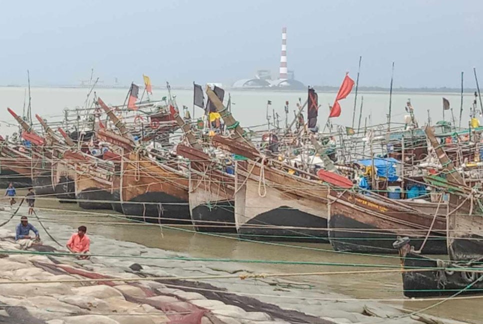 নিষেধাজ্ঞার পরেও কুতুবদিয়ায় দ্বিতীয় কিস্তির চাল পাননি জেলেরা