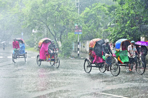 ঢাকাসহ সারা দেশে ভারী বৃষ্টি ভূমিধসের শঙ্কা পাঁচ জেলায়