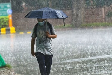 দুপুরের মধ্যে ৮ জেলায় ঝড়বৃষ্টির আভাস