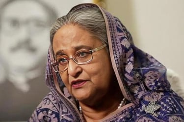 শেখ হাসিনাকে আত্মসমর্পণের নির্দেশ দিয়ে পত্রিকায় বিজ্ঞপ্তি প্রকাশ