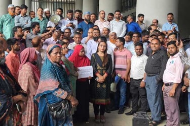 বুধবার সচিবালয়ে প্রত্যেক মন্ত্রণালয় থেকে মিছিলের ডাক