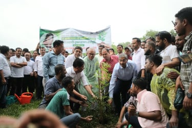 সংকট এখনও কাটেনি: রিজভী