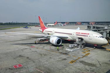 এক দিনে এয়ার ইন্ডিয়ার ৬টি ড্রিমলাইনার ফ্লাইট বাতিল