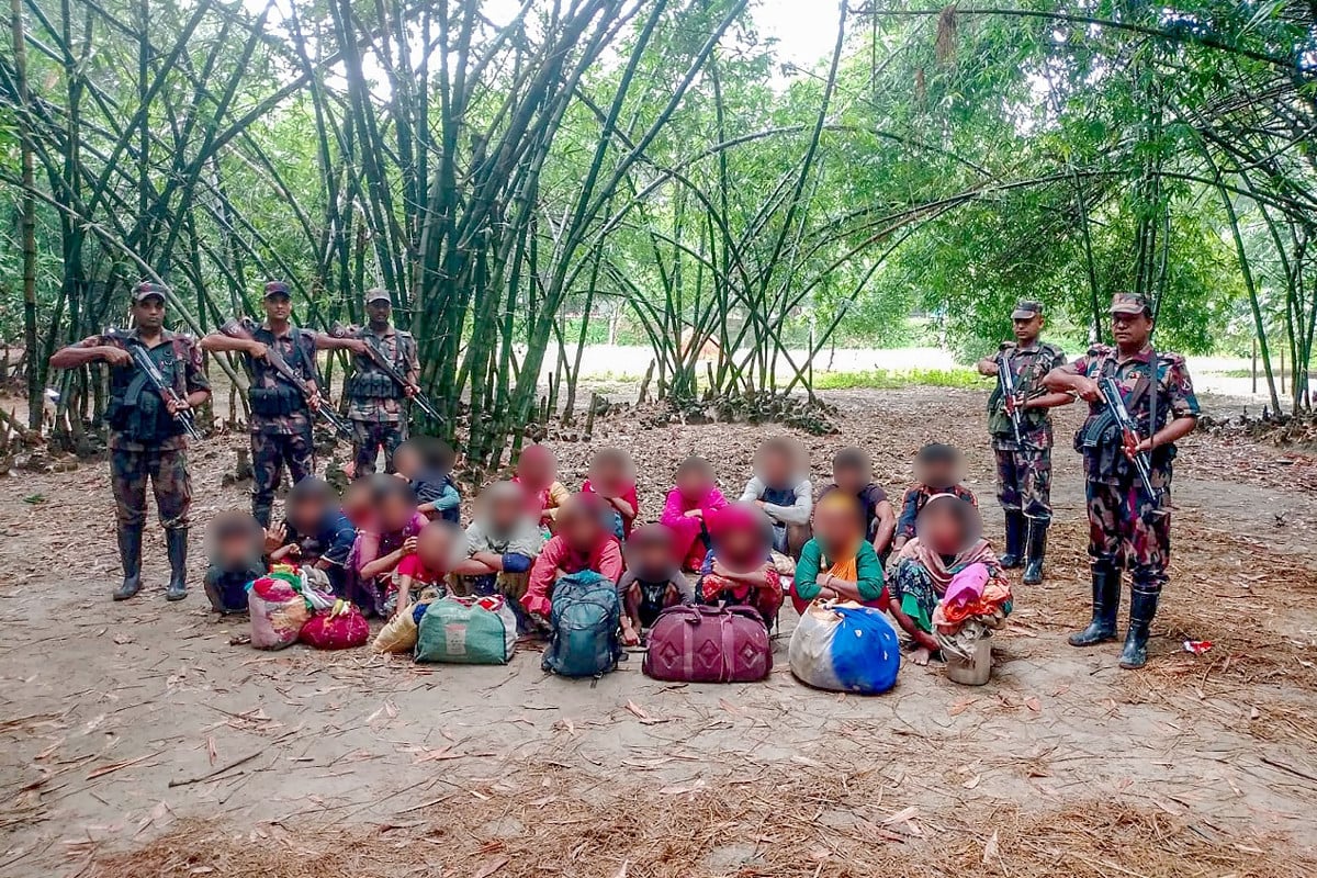 চাঁপাইনবাবগঞ্জ সীমান্তে ২০ জনকে পুশইন বিএসএফের