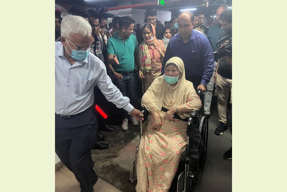 স্বাস্থ্য পরীক্ষার জন্য এভারকেয়ারে খালেদা জিয়া