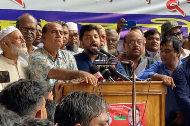শপথ ছাড়াই ইশরাকের নানা ‘নির্দেশনা’, সরকারের নীরবতা নিয়ে প্রশ্ন