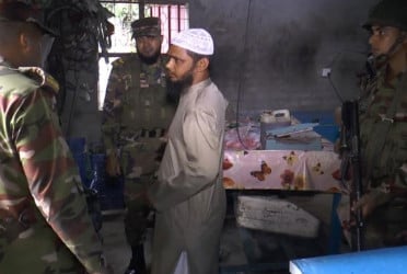 গাইবান্ধায় অনুমোদনহীন খাদ্যপণ্য কারখানায় অভিযান
