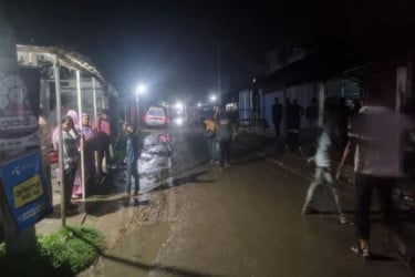 কুষ্টিয়ায় সার্চ ক‌মি‌টি গঠন নি‌য়ে বিএন‌পির দুই প‌ক্ষের গুলাগু‌লি, ভাঙচুর-লুটপাট