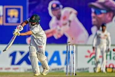 দিনের শেষটায় আলো ছড়াতে পারল না বাংলাদেশ