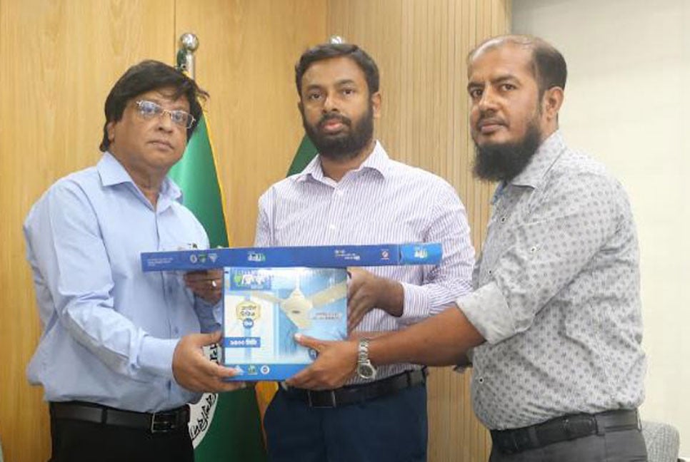 গোবিপ্রবির হলে শিক্ষার্থীদের জন্য ফ্যান বিতরণ