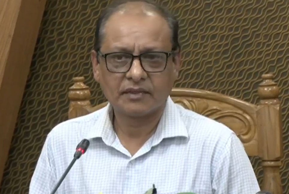 'শিক্ষার্থীদের ফি নেওয়ার বিষয়ে
নীতিমালা হওয়া উচিত'