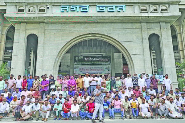 স্লোগানে উত্তাল নগর ভবন