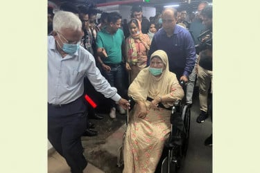 স্বাস্থ্য পরীক্ষা শেষে বাসায় ফিরলেন খালেদা জিয়া