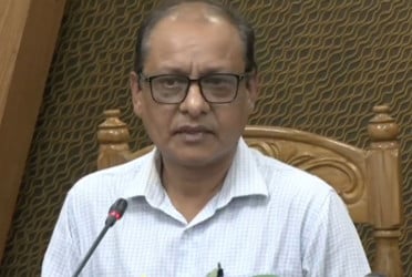 'শিক্ষার্থীদের ফি নেওয়ার বিষয়ে
নীতিমালা হওয়া উচিত'