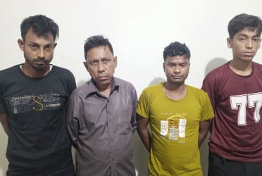 বগুড়ায় ৮ লাখ ২৬ হাজার নকল
ব্যান্ডরোলসহ ৪ জন গ্রেফতার