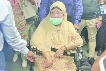 খালেদা জিয়ার শারীরিক অবস্থা স্বাভাবিক