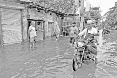 টানা বৃষ্টিতে জলাবদ্ধতা