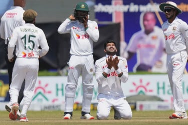 চতুর্থ দিনে শুধুই বাংলাদেশের দাপট