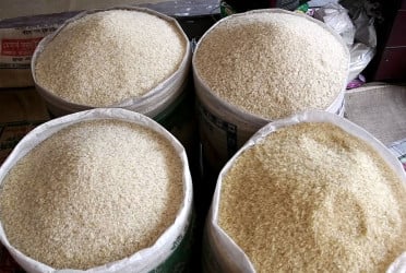 নওগাঁয় বেড়েছে প্রকারভেদে সকল চালের দাম