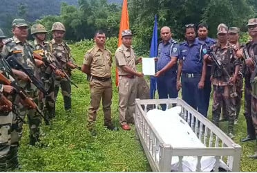 বাংলাদেশি নাগরিকের লাশ
হস্তান্তর করলো বিএসএফ