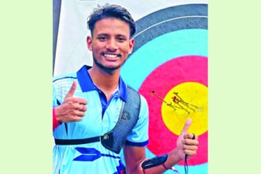 সিঙ্গাপুরে সোনার হাসি আলিফের