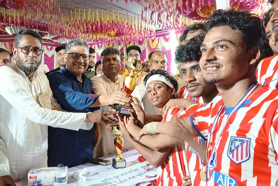 সদরপুরে ডে নাইট ফুটবল টুর্নামেন্টের ফাইনাল অনুষ্ঠিত