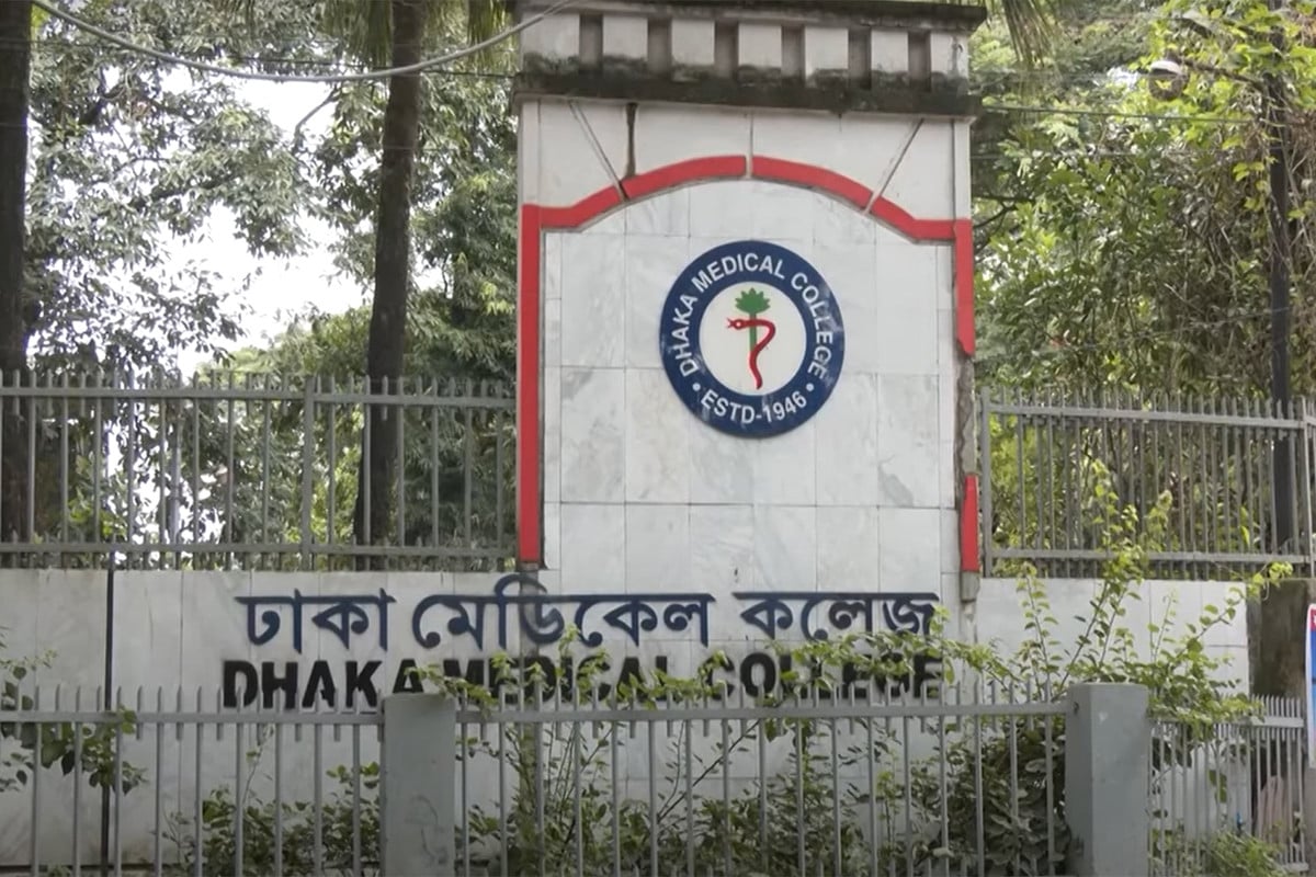 হল না ছাড়ার ঘোষণা ঢামেক শিক্ষার্থীদের, আন্দোলন চলবে