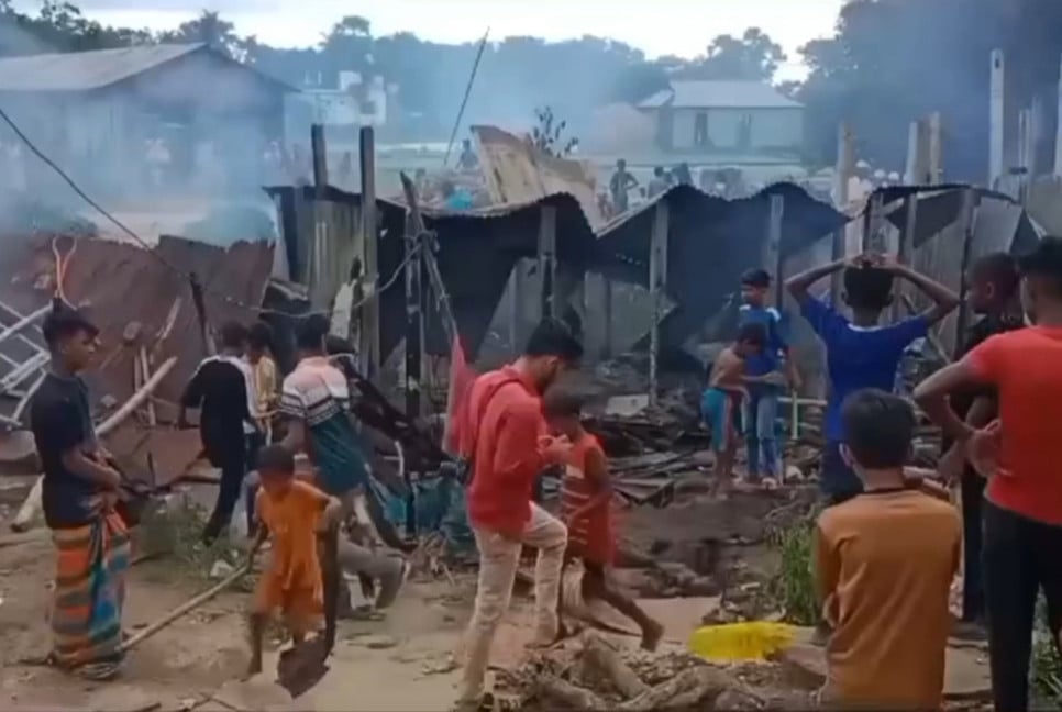 সরাইলে মাদক বিক্রির অভিযোগে বাড়িতে আগুন