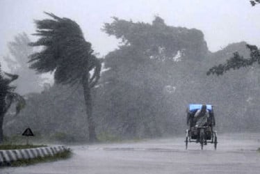 ১০ জেলায় ঝড়ের শঙ্কা