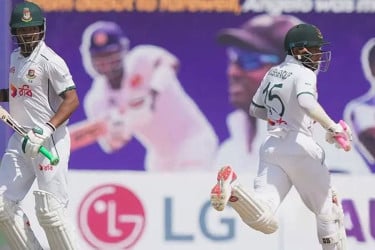 বাংলাদেশের লিড ২০০ ছাড়াল