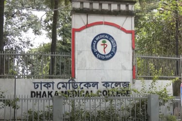 হল না ছাড়ার সিদ্ধান্ত ঢামেক শিক্ষার্থীদের, আন্দোলন চলবে